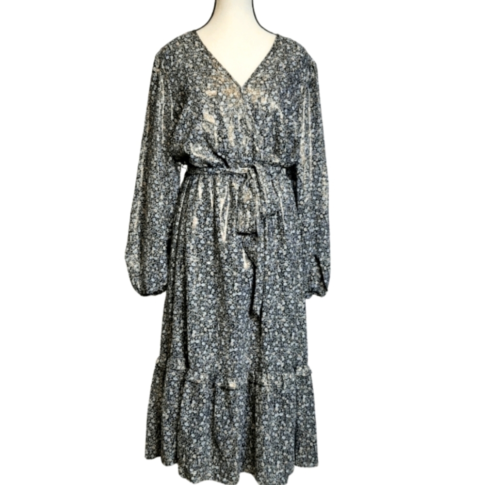 𝅺MIDI dress Size Large Long sleeve Floral pattern